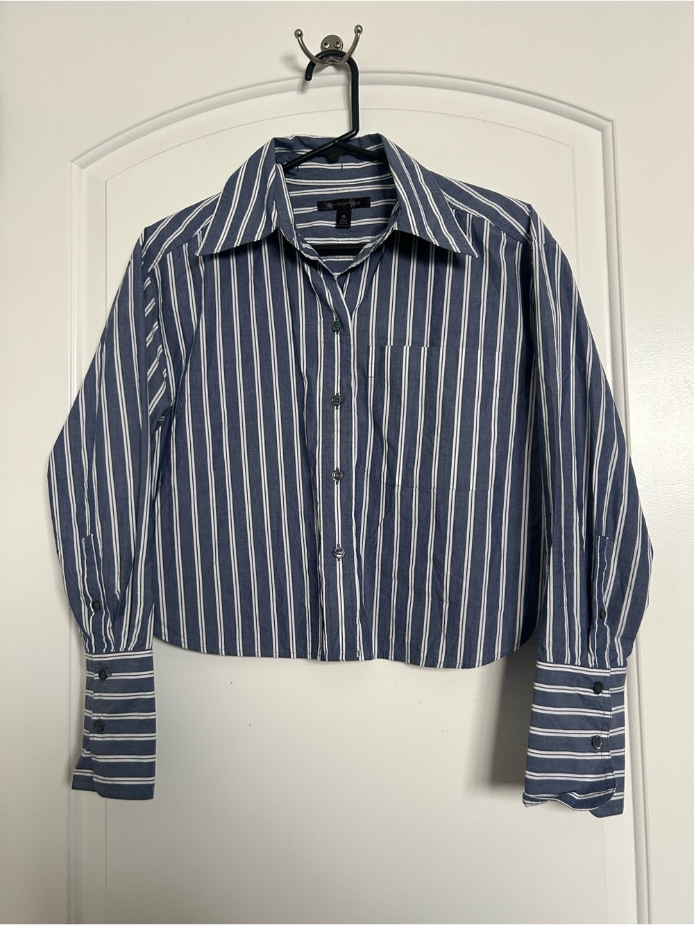 Banana Republic 100% Cotton Navy Striped Cropped Button Down Size XS preppy chic